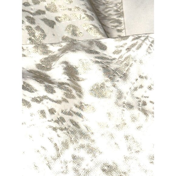 Chicos Zenergy White Animal Print Quilted Zip Front Sleeveless Lightweight Vest - Picture 9 of 13